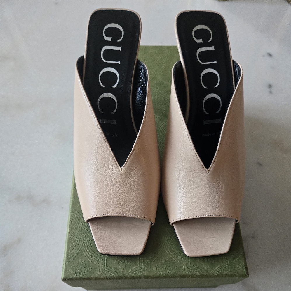 Gucci Women's Beige Open-Toe Shoes
